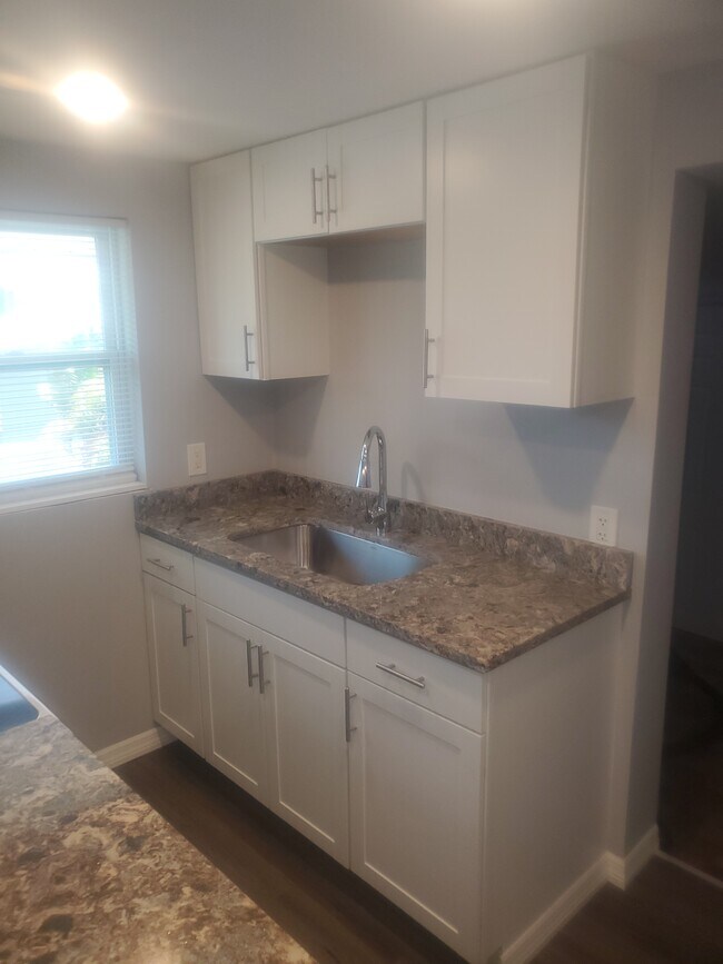 Photo - 3310 Jackson St N Unidad B