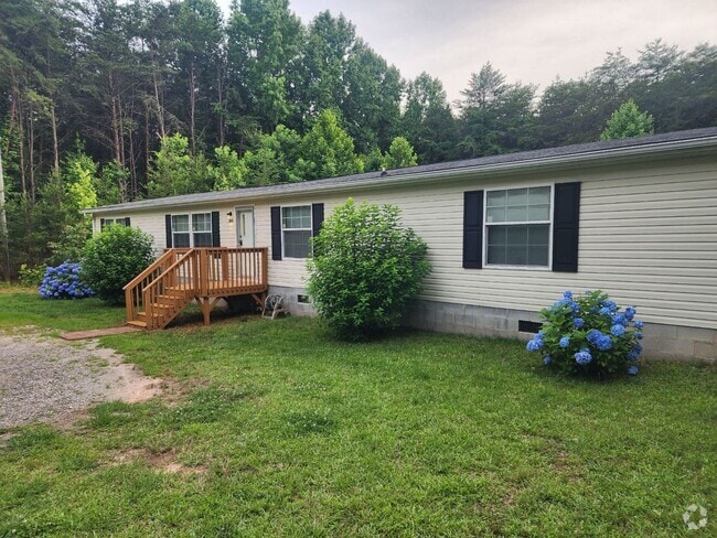 Building Photo - Peaceful Living on 2.36 Acres in Troutman! Rental