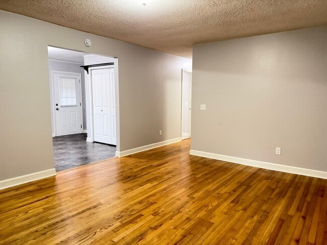 Photo - 818 Lynwood Dr