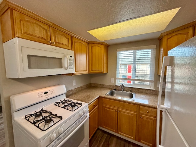 Photo - 281 Junction Ave Unidad H