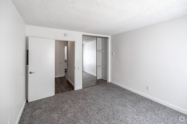 1BR, 1BA - 766SF - Bedroom