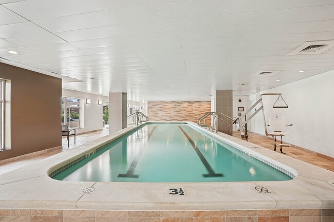 Center Place - Pool