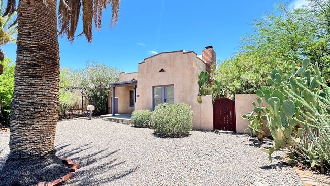 Photo - Central (3rd St and Country Club) - 2 bedroom, 2 bath house in historic Sam Hughes neighborhood w...