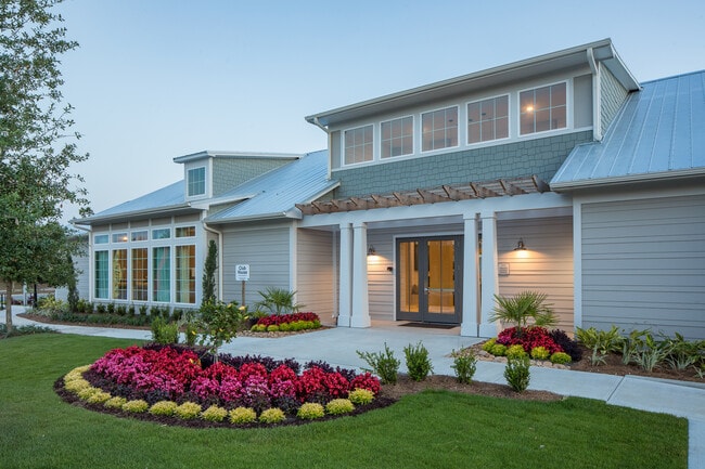 Photo - Pier Park Crossings