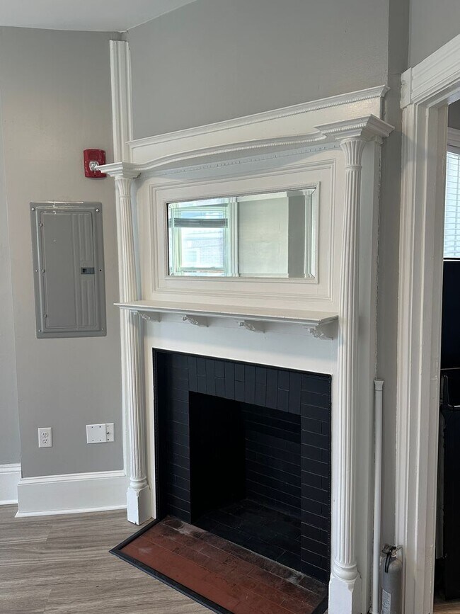 Photo - Beautifully Renovated 1 Bedroom Home Close to Downtown! Unit 201-2C