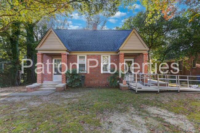 Building Photo - 822-824 Cedar Terrace - Inside CofC - R16404-08-23 Unit 824