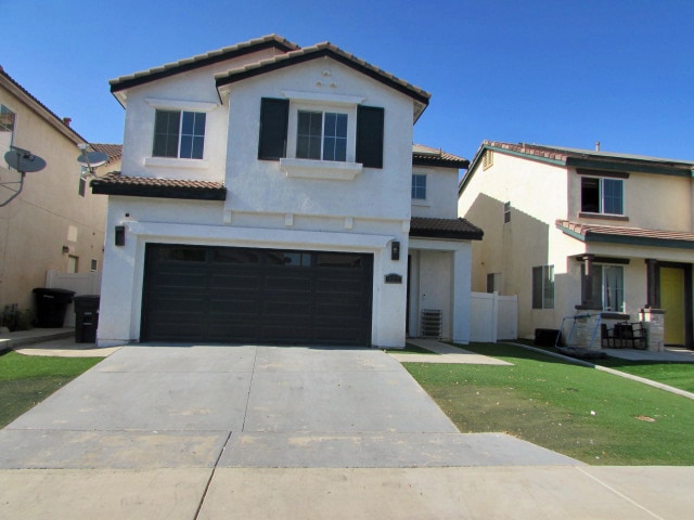 Building Photo - 4 bedroom 2.5 bath sparkling pool home in Perris!