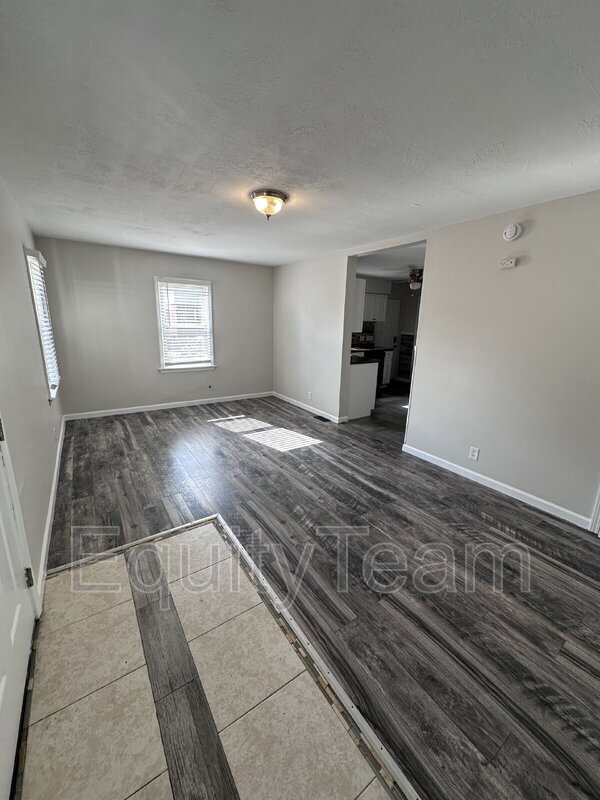 Photo - 7005 La Boiteaux Ave