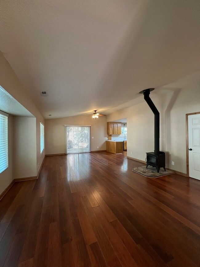 861 Stanford Ave