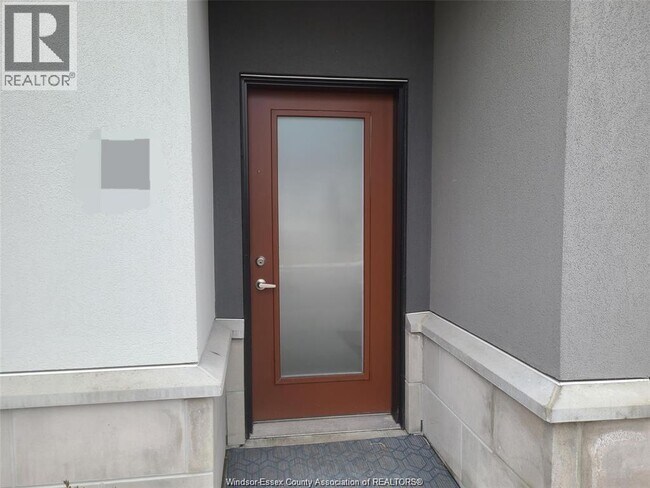 Photo - 550 Sandison St