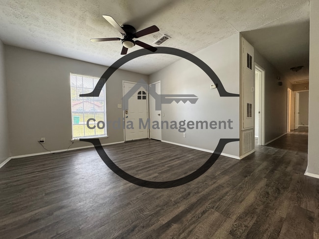 Photo - Fenced in 4 Bedroom 1.5 bathroom Home located in Jonesboro