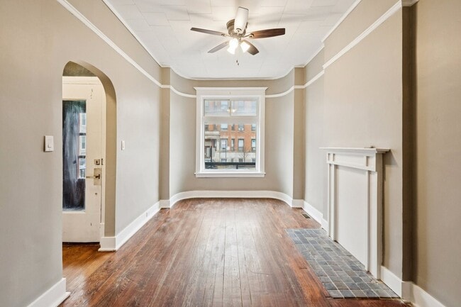 Photo - 903 W Addison St Unit 1