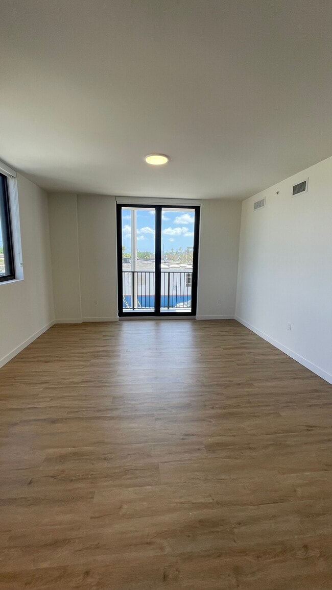 Photo - 861 E 26th St Unidad B1