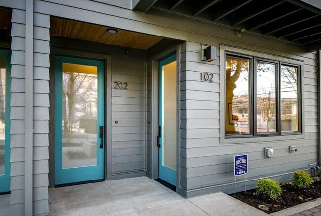 Photo - Sellwood-Moreland 2 Bedroom 2.5 Bath BRAND NEW Condo Convienent to OHSU~ Includes A/C and Washer ...