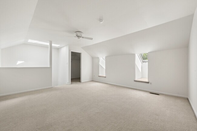 Photo - 13 Woodstream Dr