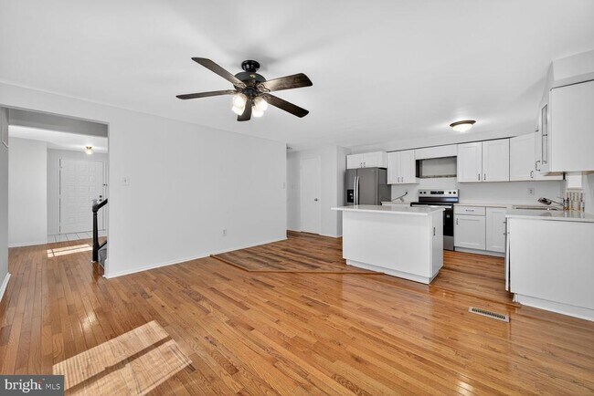 Photo - 7827 Archbold Terrace