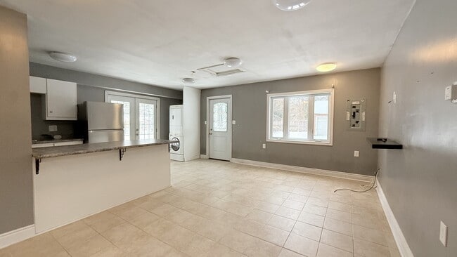 Building Photo - 1100 Hamilton Rd Unit ADU