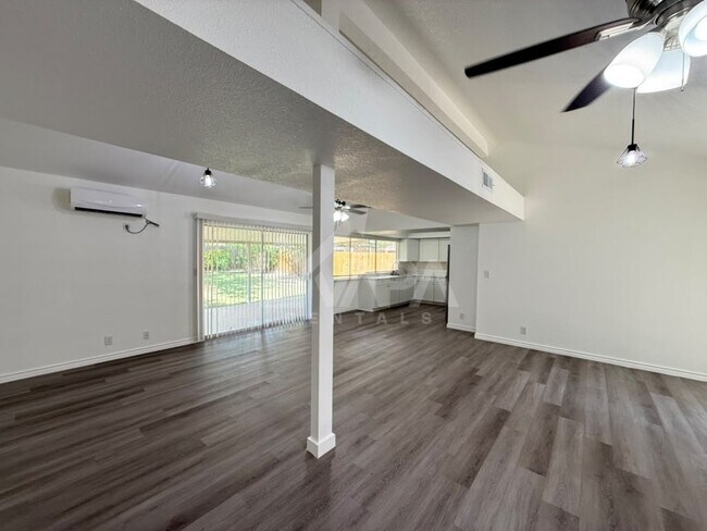 Photo - 8007 Lake Forest Dr