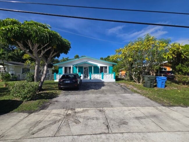 Photo - Comfortable Oakland Park Living - 3BR with Outdoor Space