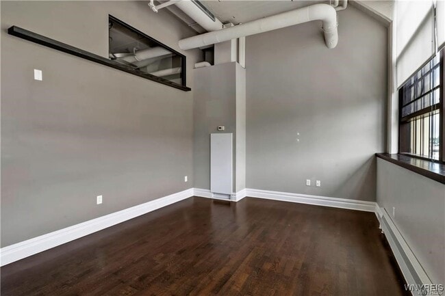 Building Photo - 2917 Main St Unit 303