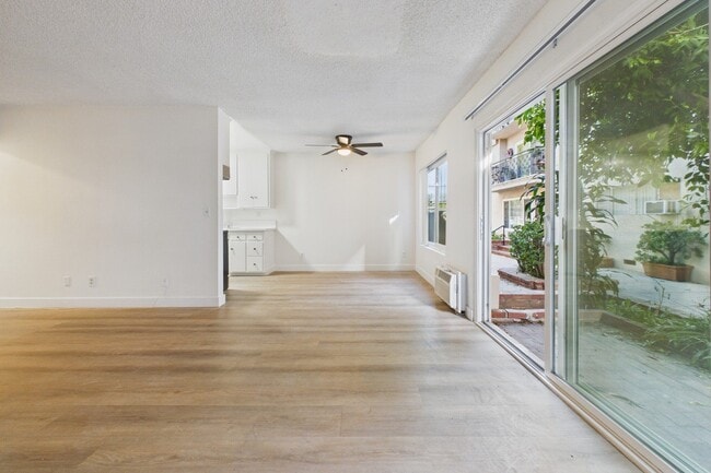 Photo - Buffalo Sherman Oaks Apartments