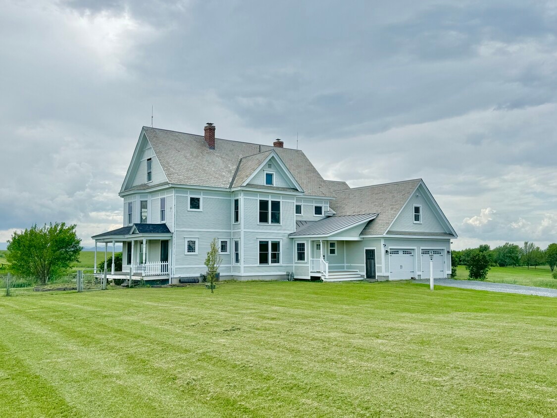 Photo - 1046 Ethan Allen Hwy (Charlotte, VT)