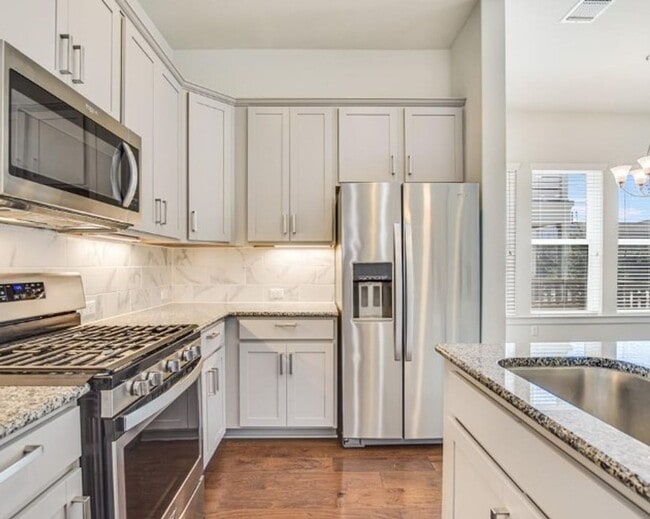 Photo - PRELEASING FOR BEGINNING OF JUNE! Walking Distance to Fun, Food and Friends!