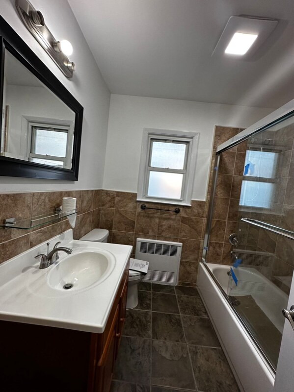 Photo - 88-10 St James Ave