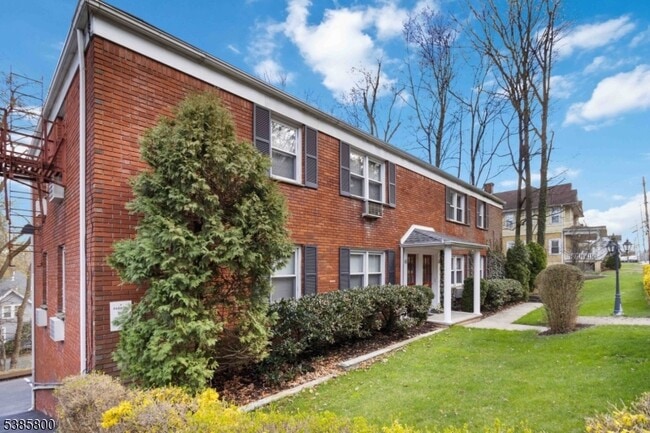 Photo - 46 Mt Kemble Ave