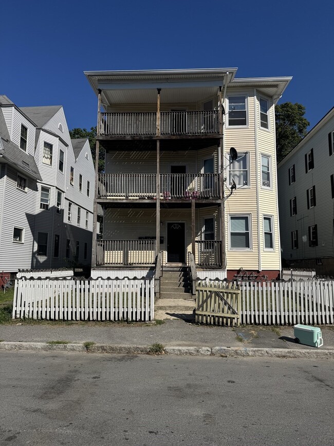 Building Photo - 16 Ashton St Unit 3
