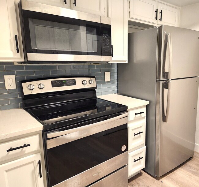 Photo - 2BR/2BA Condo with Community Pool & Spa in... Unidad 105