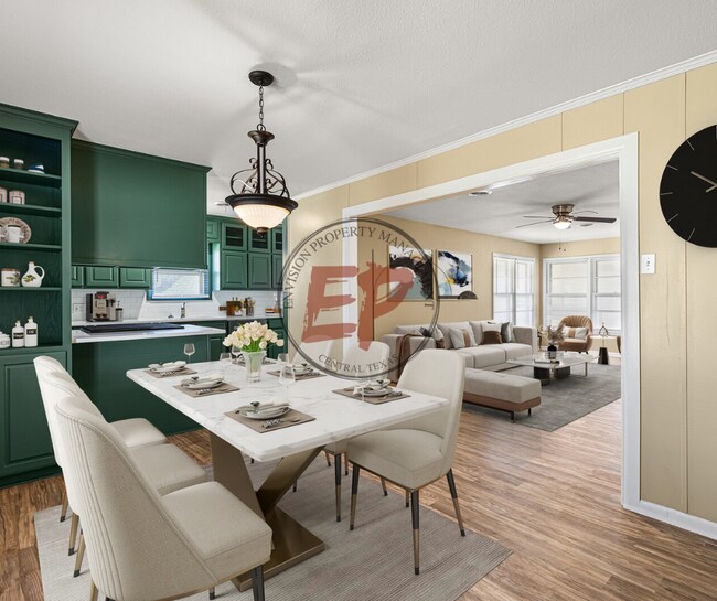 Photo - 817 Lawrence Dr