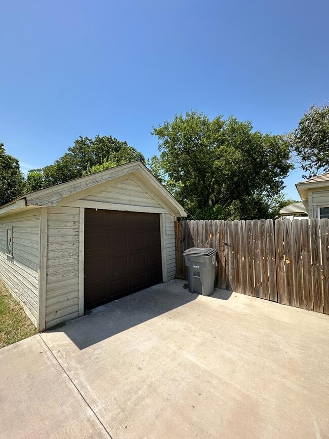 1602 NW 16th St
