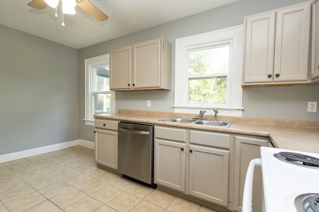 Photo - 1812 John Ross Rd