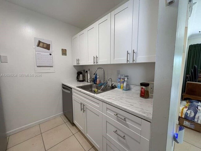Building Photo - 1141 Lake Victoria Dr Unit F