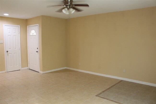 Photo - 16111 Aspenglenn Dr Unit 609