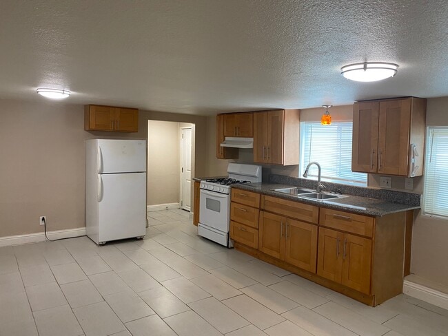 Building Photo - 1052 48th St Unit 3 Rental