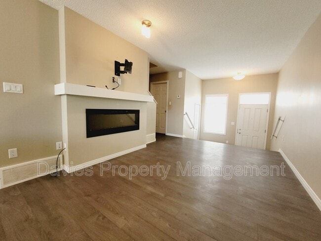 Photo - 9151 Shaw Way SW