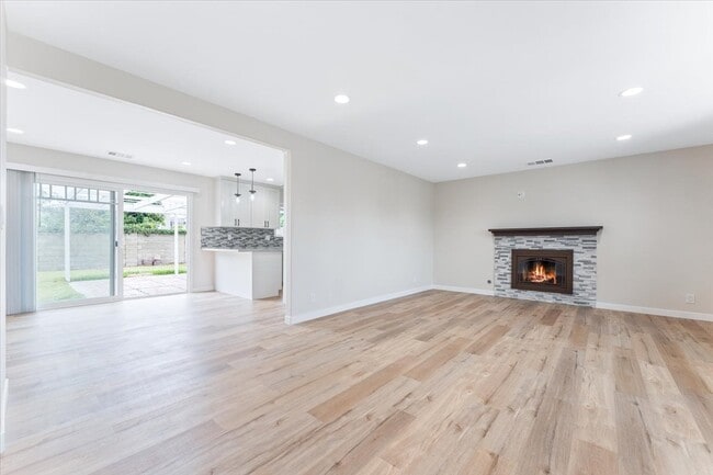 16121 Fantasia Ln