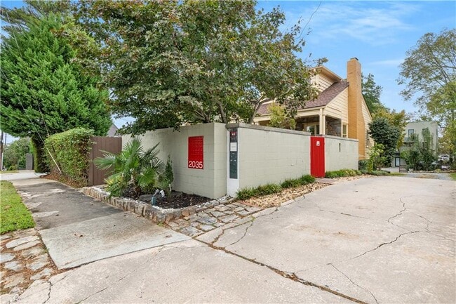 Photo - 2035 Manchester St NE