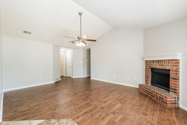 Photo - 7762 Parkview Cir E