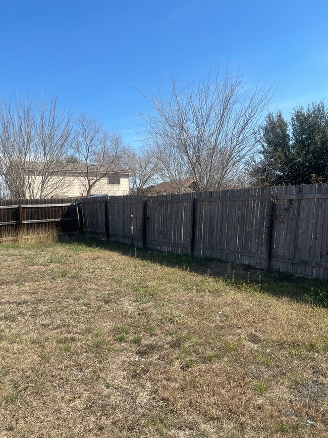 Building Photo - 620 Northgap Dr