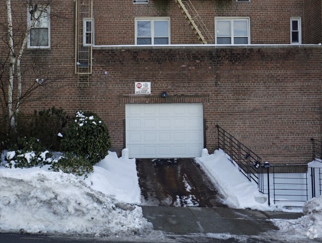 Photo - One Oakridge Owners Inc