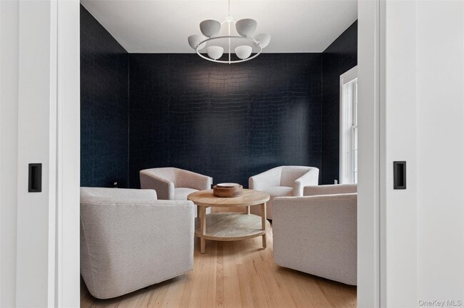 Photo - 4056 Noyack Rd