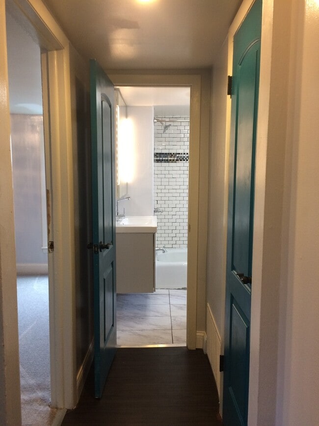 Photo - 817 E Jefferson St Unit Upper