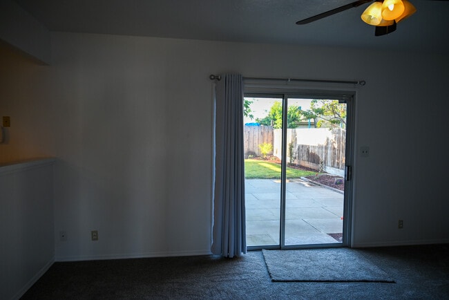 Photo - 881 W Rialto Ave