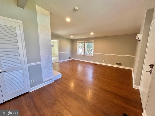 Photo - 5650 Gary Ave