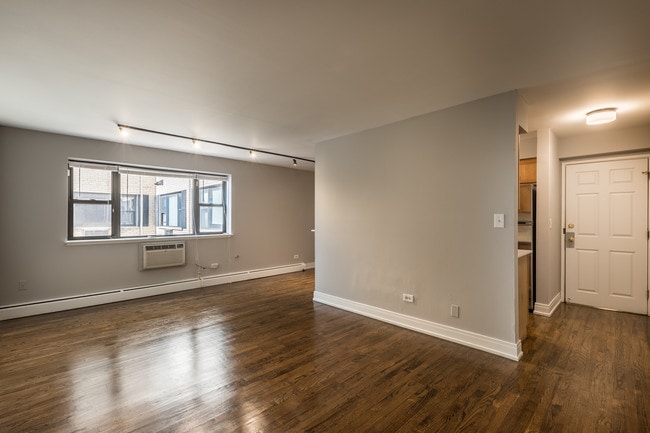 1 bedroom - updated - Sheridan Terrace - 6725 N Sheridan Rd