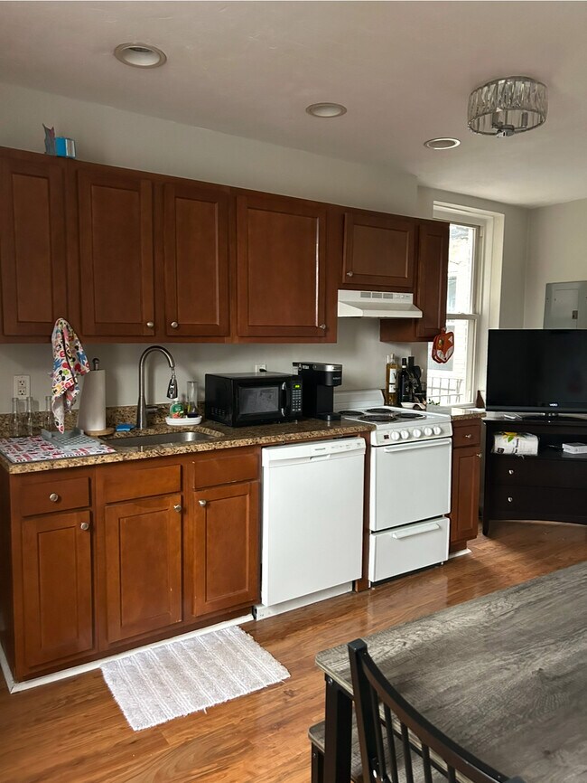 Building Photo - 177 Winthrop Rd Rental