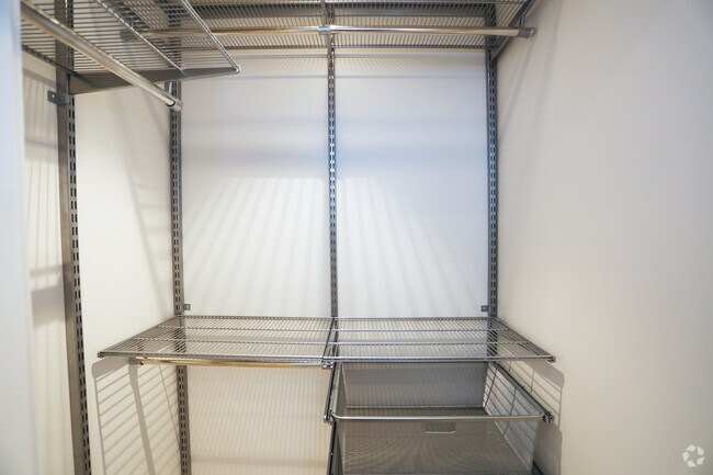 1BR, 1BA-500 SF